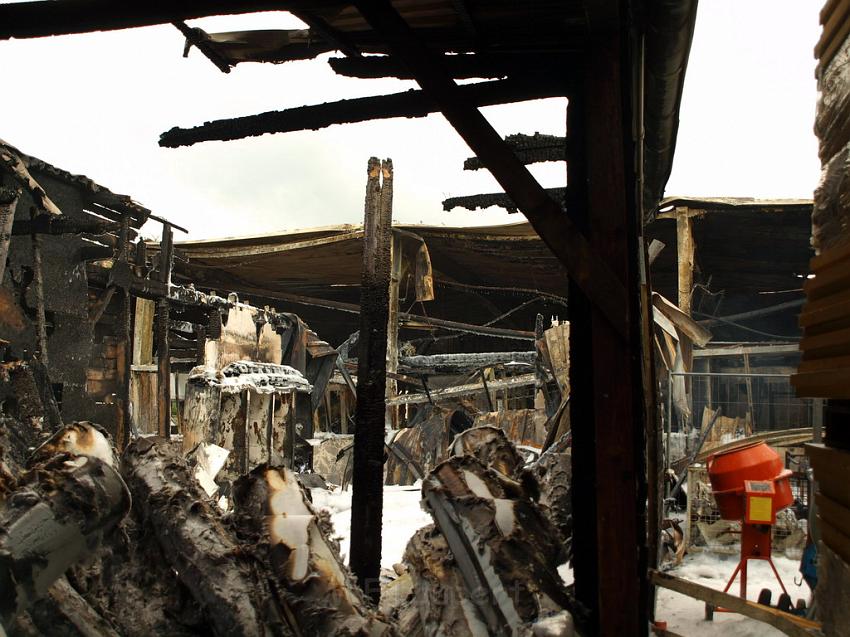 Feuer Halle Siegburg Gewerbegebiet Zange P155.JPG